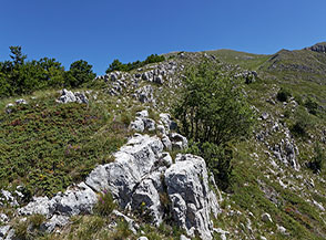 Scorcio lungo la bellissima Cresta Sud-Ovest dello Iaccio dei Montoni.