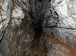 &ldquo;Nelle viscere della montagna&ldquo; (Grotta dell&rsquo;Oro).