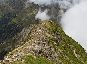 Affaccio sulla Cresta Nord del Monte Zeda: inizio del tratto pi&ugrave; impegnativo del Sentiero Bove.