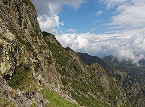 Dalla Bocchetta di Terza scorcio sui fianchi della montagna.