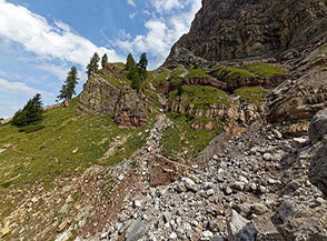 Scorcio durante l&rsquo;attraversamento del fosso del Rio Marmor.
