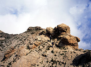 Lungo il Sentiero del Centenario, sul filo di cresta dopo aver disceso il Camicia.