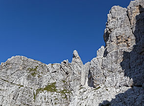 Il Versante Sud della Cima di Riofreddo attraversato dal Sentiero attrezzato Anita Goitan.