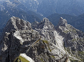 Dal J&ocirc;f Fuart vista verso est, primeggiano da sx: Cima di Riofreddo, Cima del Vallone e Cima Alta di Riobianco.