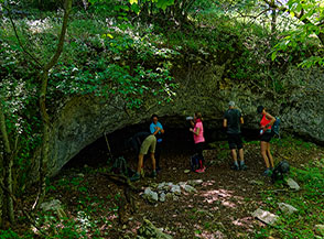 All&rsquo;ingresso della Grotta di Nerone.