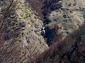 Vista sulla Cascata delle Barche nel Fosso di Selva Grande.