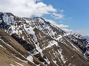I ripidi fianchi del versante orientale di Cima della Laghetta.