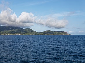 Vista sulla costa occidentale di La Digue.