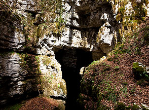 Scorcio sul possente arco roccioso che sovrasta la Grava di Vesalo.