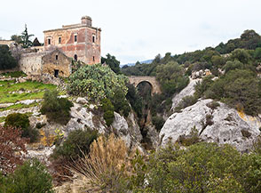 Masseria Passarelli in contrada Parco dei Monaci proprio sul bordo della Gravina di Matera.