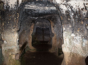 La navata unica della Cripta del Vitisciulo al Villaggio Saraceno.