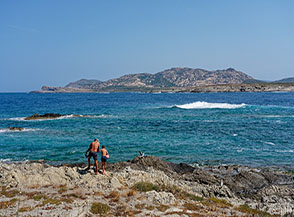 &ldquo;Father and son&hellip; bis&ldquo; (Isola della Pelosa con l&rsquo;Asinara sullo sfondo).