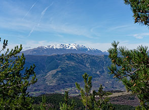 La catena del Sirente ripresa nei pressi di Fonte la Rocca.