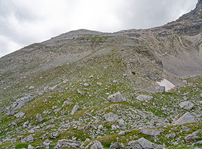 Ai piedi del circo detritico di Conca Capovelle.