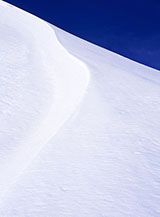 Un&rsquo;onda di neve nei pressi del Passo del Morretano.