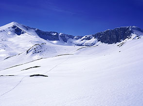 Lo splendido circo naturale formato dai bastioni rocciosi del Costone.