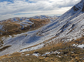 Dal Valico dello Scalone vista sulla Valle delle Gravare imbiancata di neve.