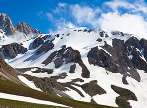 Il versante sud-occidentale di Monte Aquila.