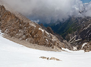 Il ripido canale che precipita verso valle e segna l&rsquo;inizio della Valle dell&rsquo;Inferno.