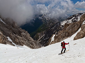 Neve e roccia per una discesa mozzafiato nella Valle dell&rsquo;Inferno.