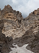 Scorcio di un aspro canalino laterale alla Valle dell&rsquo;Inferno.