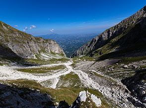 Affaccio sul Vallone di Fossaceca dalla Cengia di Casanova.