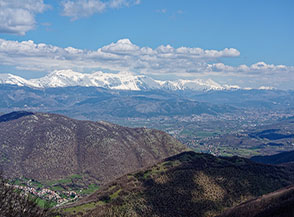 La Conca Aquilana con la bianca catena del Gran Sasso ripresi da Coppo Chiappino.
