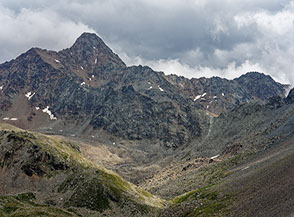 Imponente, austera, la Pointe Garin domina il Vallon d&rsquo;Arbolle.