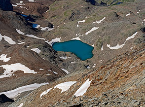 Il turchese Lac Gel&eacute; ripreso dalla vetta dell&rsquo;Emilius.