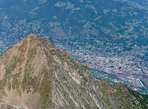 La Becca di Nona dominante sulla citt&agrave; di Aosta.