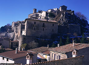 Il piccolo abitato di Staffoli, come tanti lungo la Valle del Salto arroccati in posizione panoramicissima.