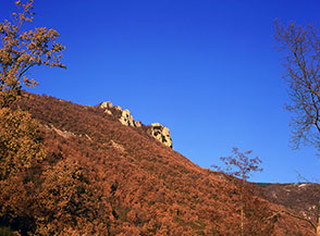 Le torri di roccia di Punta Mareri, che si trovano poco sopra il piccolo nucelo di Piagge.