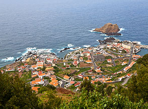 Affaccio su Porto Muniz sulla costa settentrionale di Madeira.