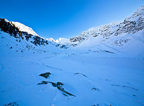 Il vasto circo glaciale nei pressi della Malga Tramin.