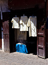 Bottega lungo le vie della Medina a Marrakech.