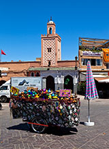 Bancarella nella piazza di Jemaa el Fna, cuore della Medina a Marrakech.