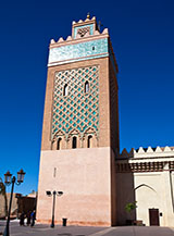 Il massiccio minareto della Moschea di el Mansour a Marrakech.
