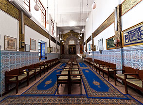 Interno della sinagoga nel quartiere ebraico di Marrakech.