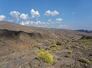 Il solitario paesaggio intorno a Misfah Al Abriyeen.