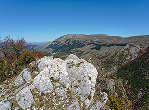 Dalla cima di Sasso della Mira vista verso il Monte Genzana.