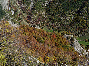 Affaccio sul precipitoso Versante Est del Sasso della Mira.