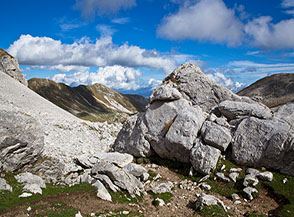 Scorcio lungo il sentiero che dal Passo dei Monaci cala in Val Pagana.