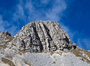 Il severo e possente Gendarme della Meta visto dalla Val Pagana.