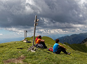 Pausa in cima a Monte Alto.