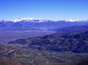 Rieti ed il Terminillo visti dalla cima di Monte Alto sui Monti Sabini.