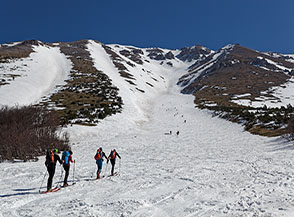 All&rsquo;inizio della risalita della Rava della Giumenta Bianca sul versante occidentale del Monte Amaro.