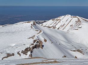 Vista sui Tre Portoni e il Monte Rotondo (sulla dx) dal Monte Amaro.