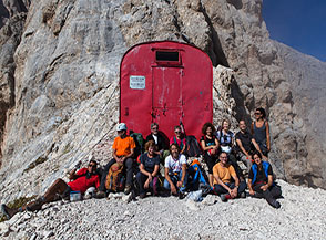 Splende il Sole sul gruppo Centomilapassi al Bivacco Bafile.