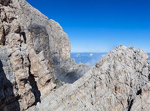 Scorcio dal Bivacco Bafile verso il Paretone: la mitica Parete Est del Corno Grande.