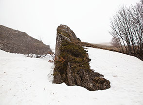 La strozzatura che s&rsquo;incontra quasi subito risalendo il primo dei tre canali che segnano il versante occidentale del Monte Argentella.